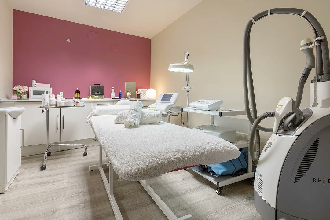 En julio se celebra el #Díadelautocuidado, pero para
nosotros es todos los días del año. #mímate con nuestros tratamientos. Nunca es más necesario que con el calor, trabajar la #retenciónde íquidos y los #cuidadosdelapiel.
Feliz semana.