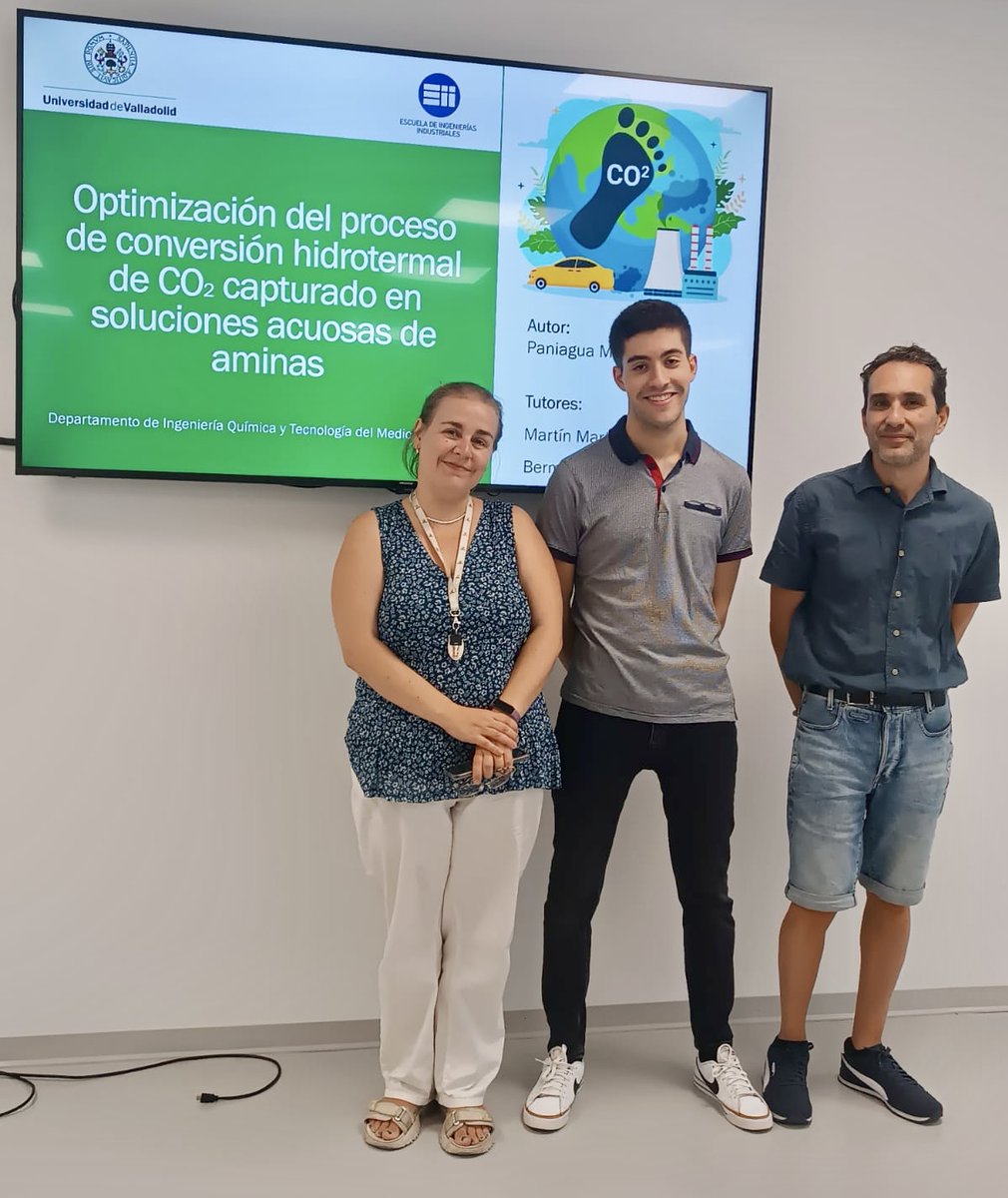 BioEcoUVa's tweet photo. 🎉 ¡Felicitaciones a Mario Paniagua y Daniel Arija! El viernes, los dos estudiantes de Ingeniería Química presentaron sus #TFG, realizados en el laboratorio de PressTech. Ambos trabajos están enfocados en la conversión hidrotermal .#BioEcoUVa #Investigación #IngenieríaQuímica https://t.co/bRLvrhvwzi
