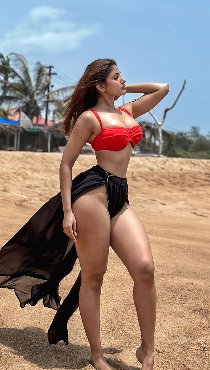 GSg0pF4WgAAlDb0?format=jpg&name=medium