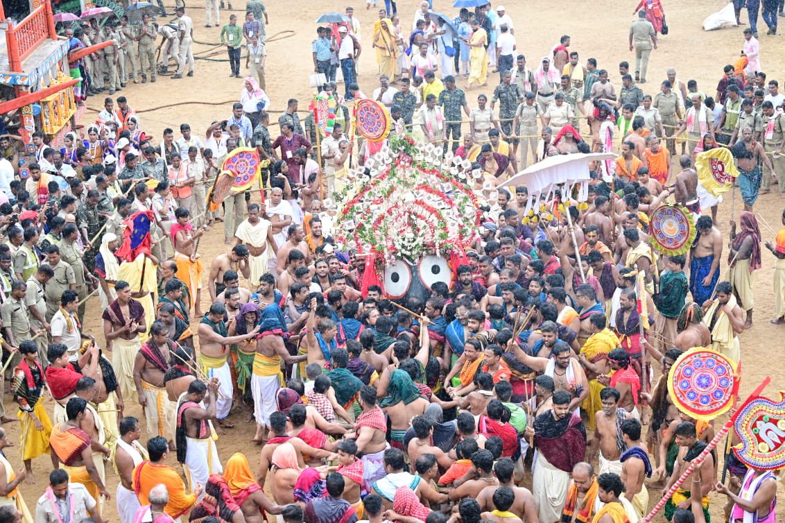JagannathaDhaam's tweet photo. ପବିତ୍ର ବାହୁଡା ଯାତ୍ରାରେ ମହାପ୍ରଭୁ ଶ୍ରୀଜଗନ୍ନାଥଙ୍କ ପହଣ୍ଡିବିଜେ ।

#JaiJagannatha #BahudaYatra #RathaYatra2024 https://t.co/M8UOaLgB95