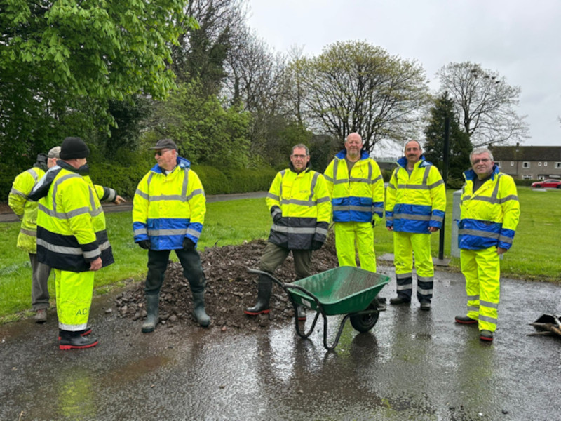 Would you like to do something to help and support your community? Our local community resilience groups are organised volunteers who play a vital role assisting the emergency services and the Council during incidents like flooding. Find out more here: orlo.uk/uaEEe