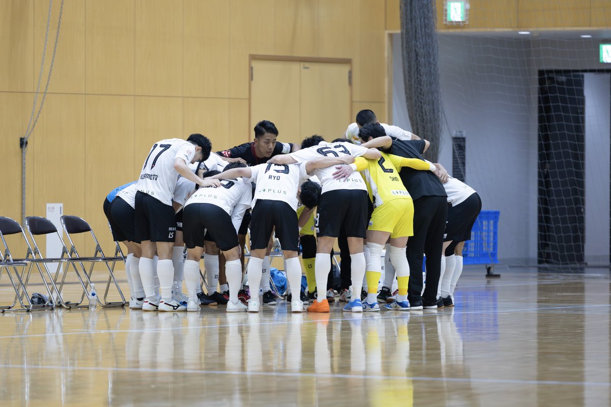 ryuta5's tweet photo. vs名古屋オーシャンズ
0-9
対戦相手によって出来ないことが多くなってしまうのは、
思考なのか、メンタルなのか。
結果を受け入れ、原因を突き止めていかないと成長はないよね。
全部に対してキリカエゼロは無い。
逃げるのやめよう。
#フウガドールすみだ #Fリーグ #hummel #ReaLine #ZAMST https://t.co/cbCEDQ1qLW