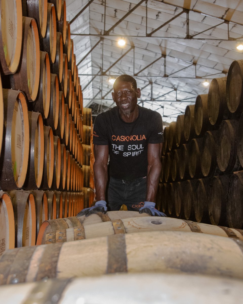 casknolia's tweet photo. #HumanValue | Our coopers are present in all phases of creating #Casknolia #casks, from the preparation of the wood to the assembly of the "soleras" where our barrels mature filled with wine.Β
#casknolia #toneleriadelsur #cooperstradition #thesoulofspirits https://t.co/hVLlDgAZ1l