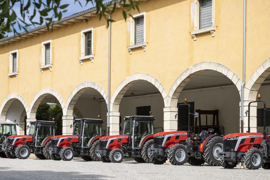 TractorsPak's tweet photo. #TractorsPK offers a wide selection of #MasseyFerguson tractors for sale in #Nigeria, catering to the diverse needs of #farmers and #agricultural businesses. Massey Ferguson #tractors are ideal for various #farming tasks.

https://t.co/gDvsRF6ZyH https://t.co/FwgLE50Lt1