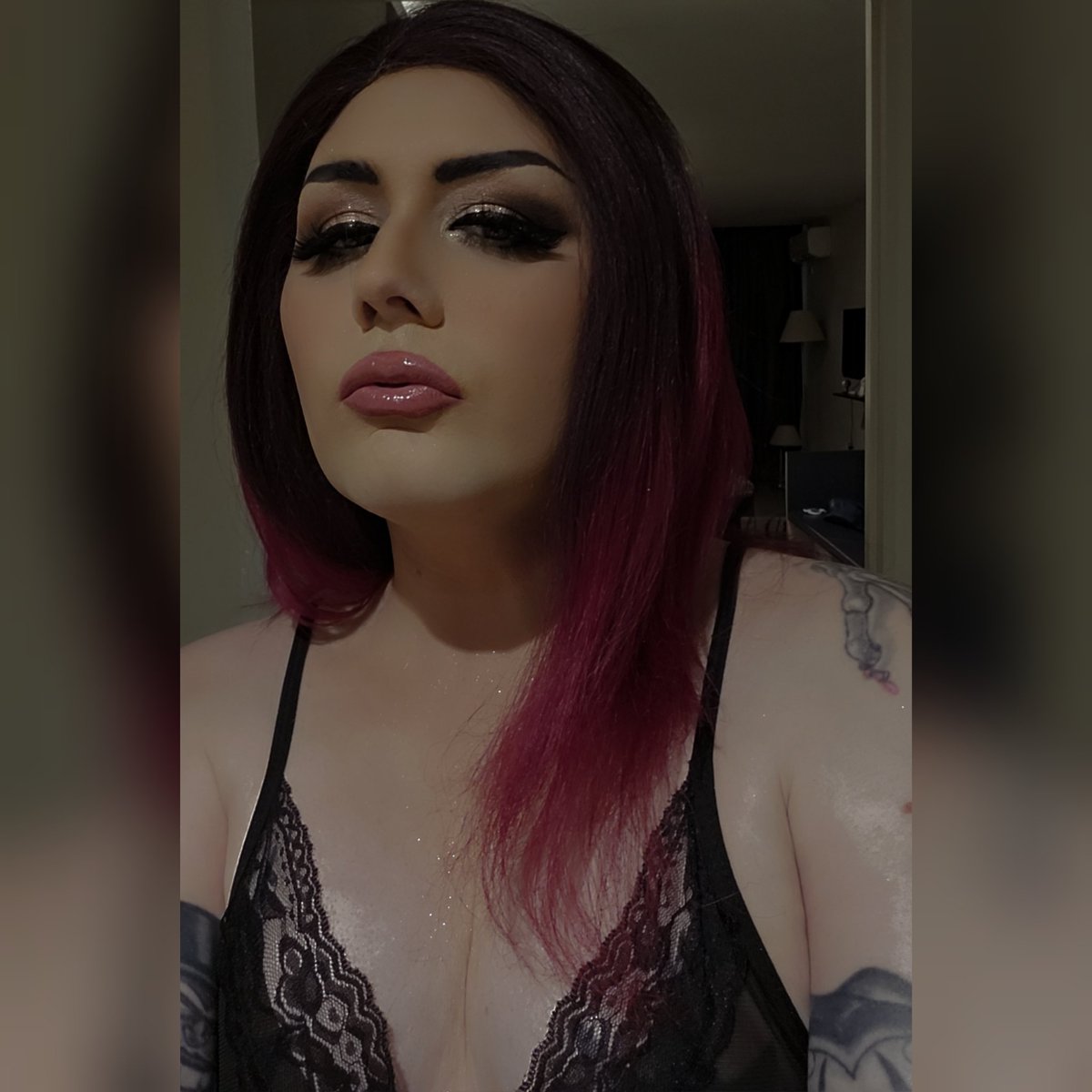 RT and like if you know what my lips are good for? 😉💜