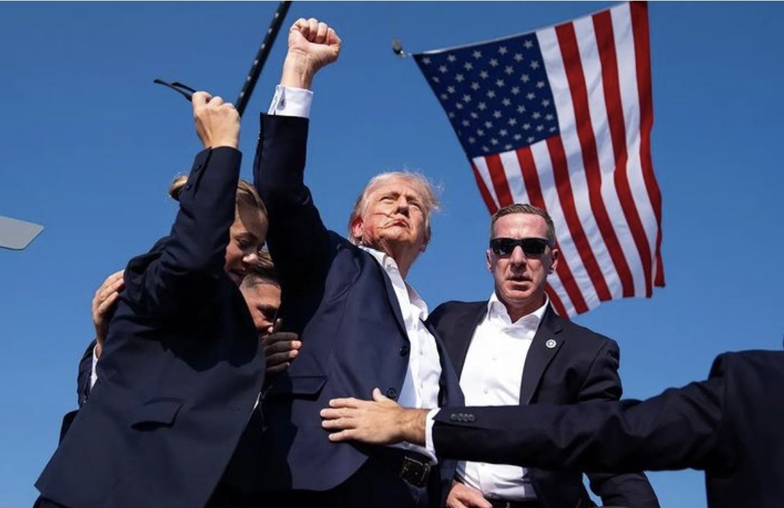 ColdwellContact's tweet image. Interesting how photos become iconic images associated with a specific time, place and event. What have the two images above got in common? A triangle and a flag is the answer. @JANUSZCZAK #TrumpAssasinationAttempt #DonaldTrump Underlying geometry is v important in reading images