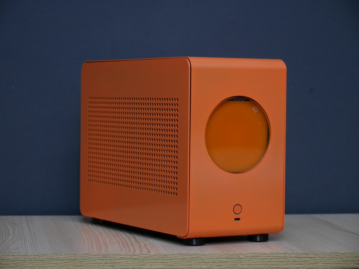 geeekstore's tweet image. Wait!! An orange G1 Pro? It's so cool!!
📷Bernardo Mod chop
 #geeekcase #g1pro #miniitx