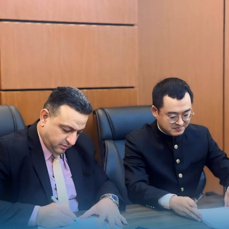 thenewregion's tweet image. Director General of the #Iraqi General Company for Airports and Air Navigation Abbas Sabbar al-Baydani, signed contracts for the Nasiriyah International Airport project with Turkish consultancy #Kiklop Design Hertz Insaat and Chinese construction company #CSCEC, Iraqi Ministry of…