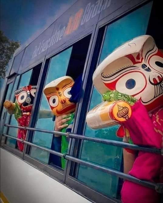 biharigurl's tweet photo. Time to return.... We shall come again next year 😊☺😇
Jai Jagannath ⭕❗⭕ #Ultarath https://t.co/Y5511y6SMs