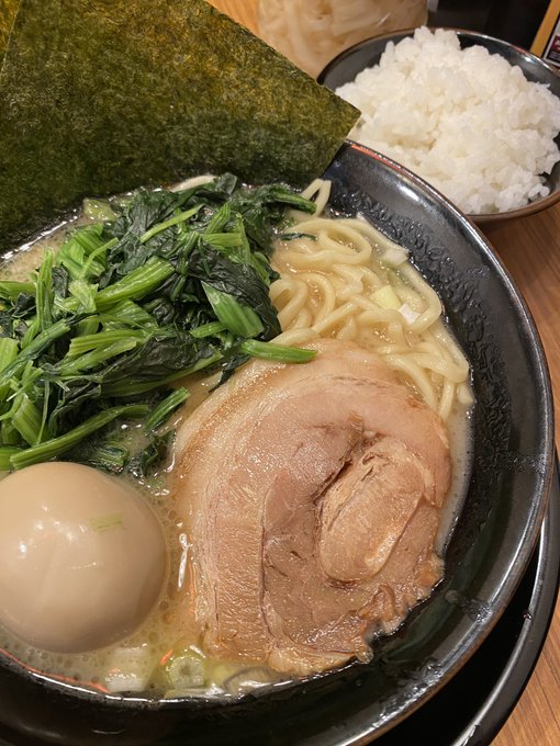 今日からダイエット始めた！！ 今はチートタイムなので好きなの食べてる🍜 https://t.co/XYCMqO6L6h