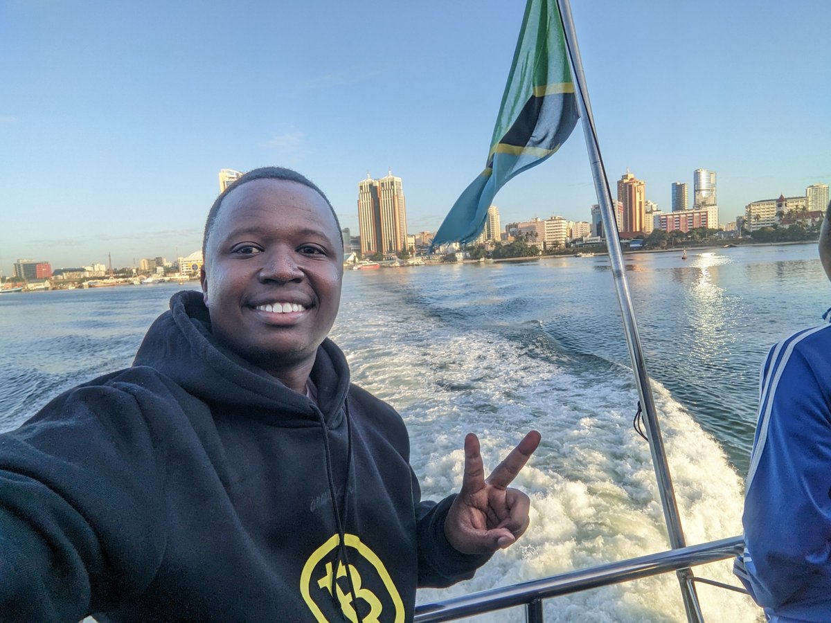 ₿elyï tweet media