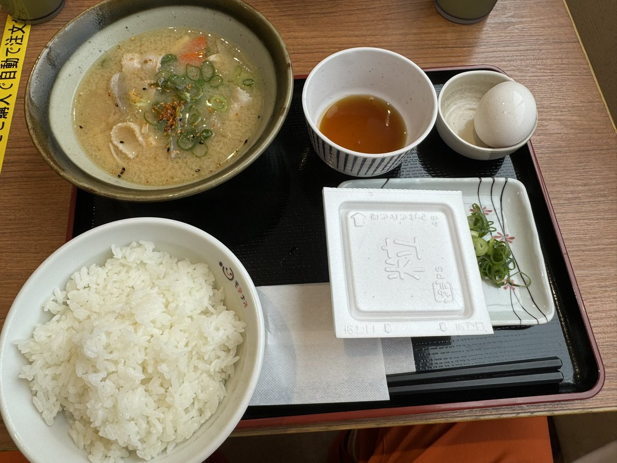 SuccessAge55's tweet photo. 今日のモーニングは京都桂川Pで豚汁朝食😁🙏✨納豆と豚汁の組み合わせはたまらん😆

#モーニング 
#豚汁朝食 
#桂川パーキングエリア https://t.co/dgZywemqP2