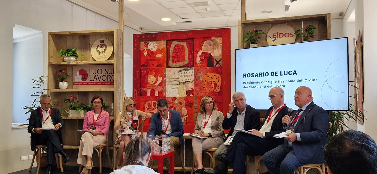 SviLavoroItalia's tweet photo. Alla XV edizione di @LucisulLavoro “Politiche del lavoro e Transizione Green”. Paola Nicastro: "Transizione si governa se la #Formazione diventa il veicolo per accompagnare le persone al lavoro".

Resoconto dell'evento qui ➡️ https://t.co/x4oODmbN2w

#LSL24 
#SviluppoLavoroItalia https://t.co/P7YEtFKude