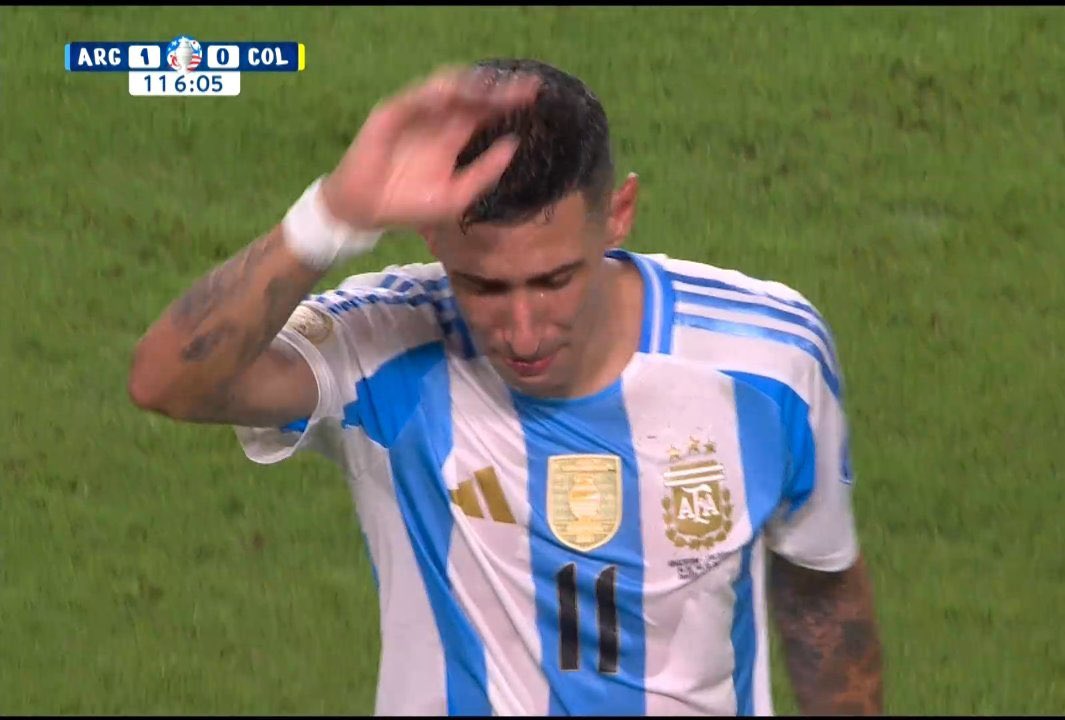 MotivacionesF's tweet photo. El Fideo dice adiós 😭 https://t.co/8AgLJvwNvw