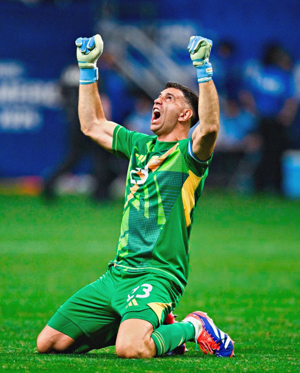 🤯🇦🇷 El Dibu Martínez TIENE EL DOBLE DE TÍTULOS [4] que DERROTAS [2] en la Selección Argentina.

🌎 El mejor arquero del planeta.