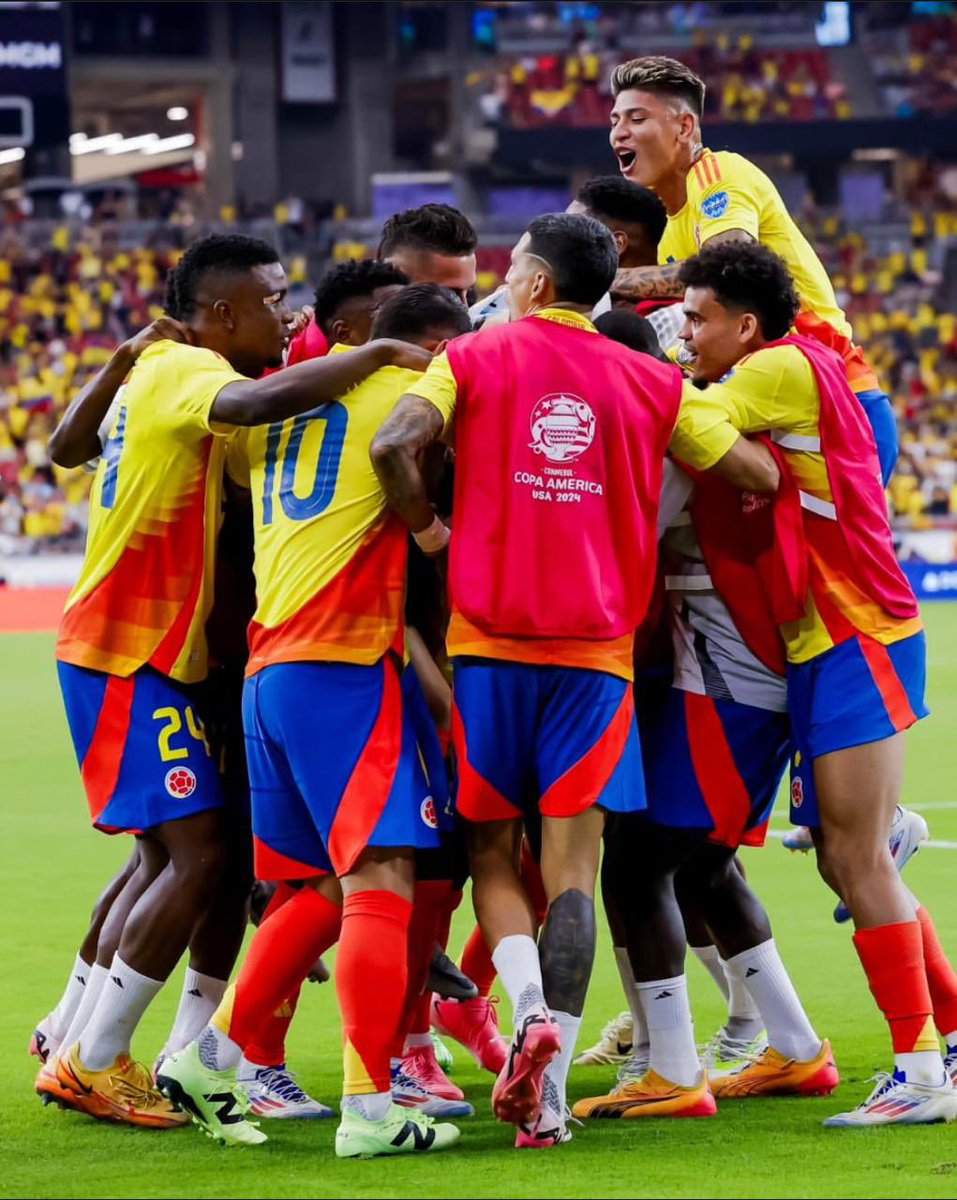 Registraduria's tweet photo. Gracias @FCFSeleccionCol 🇨🇴 por dejar el nombre de Colombia en alto. 

Foto vía: @FCFSeleccionCol https://t.co/1dWaxZtcXx