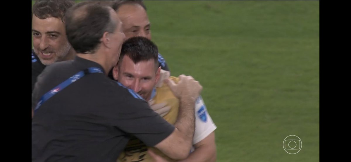 Brincadeiras a parte! Messi o futebol agradece por você existir! 🐐🔟