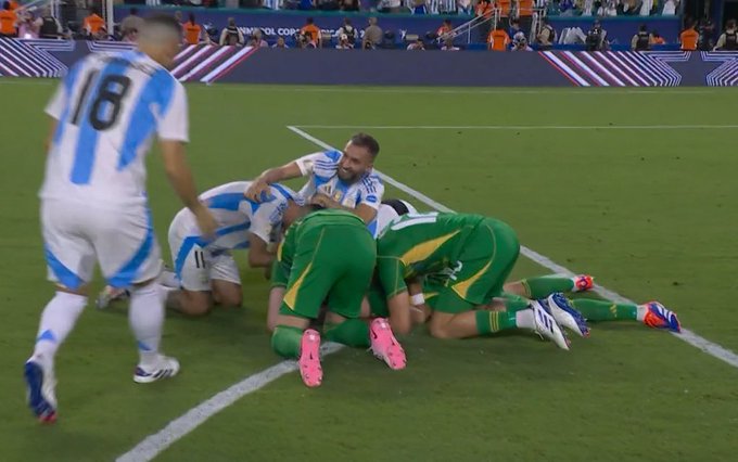 GSgCKhIXIAAgWWY?format=jpg&name=small