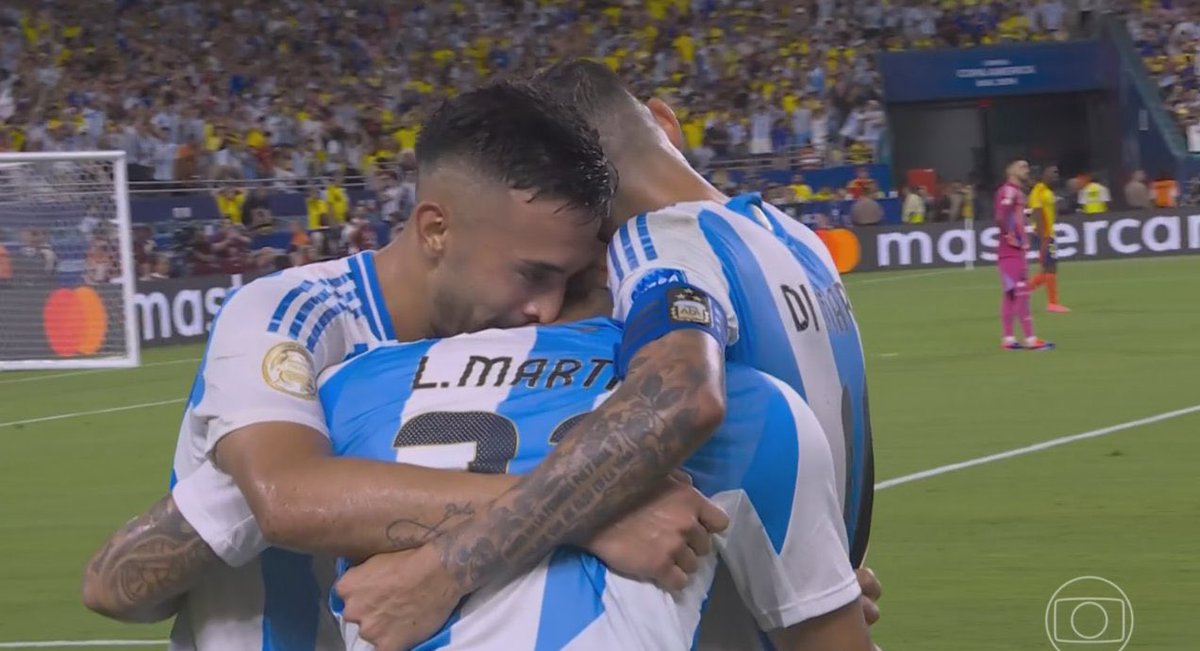 njdmarlon's tweet photo. ficamos até 1 da manhã acordado pra ver a argentina ser campeã dnv

kkkkkkkkkkkkkk vsf https://t.co/VkP1HueEdF