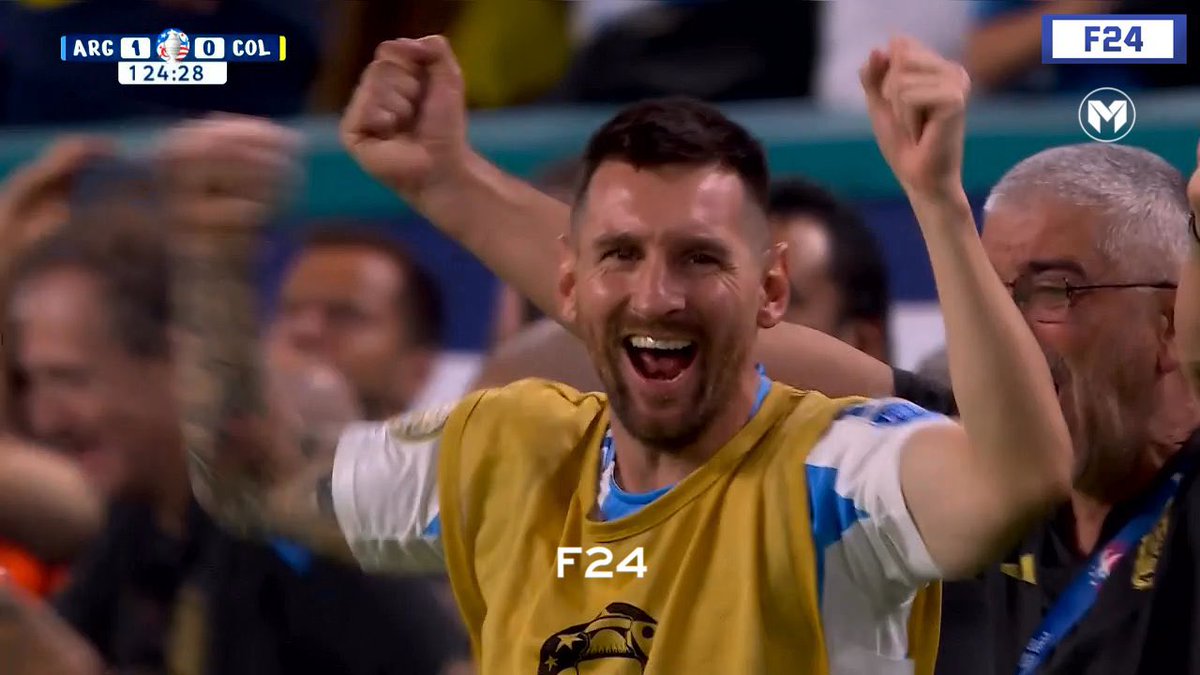 mohamed29_fcb's tweet photo. أجمل ضحكة فالتاريخ يا ملك، والله العظيم انا هروح انام دلوقتي مبسوط للمرة الألف بسببك، او يمكن مبسوط عشان انت مبسوط وخلاص، انا بحبك فشخ يا ميسي والله ♥️♥️♥️♥️♥️♥️♥️ https://t.co/ngjKRYnDdu