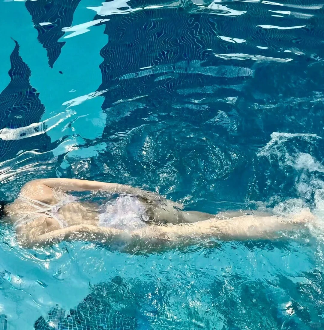 Freida59940148's tweet photo. Life is cool by the pool 🏊♂️✨ https://t.co/JTGFMic8w4