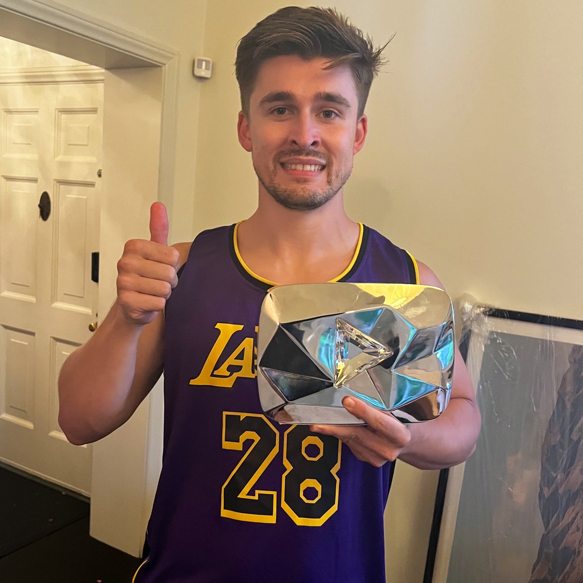 LudwigAhgren's tweet photo. stole jaidens play button from mrbeast (sorry bud)

will be auctioning it off at cdawgs charity stream this Friday https://t.co/VGliCvPQyt