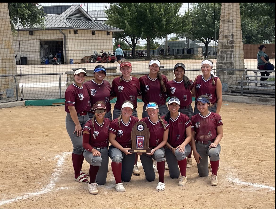 Great job, PF ladies! Keep working, kid <a href="/arieannahdz_11/">Arieanna Hernandez</a> 🩷🥎 <a href="/triplecrownspts/">Triple Crown Sports</a>