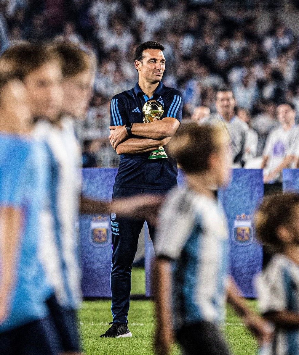 EL QUE QUEMÓ TODOS LOS MANUALES DE LA DIRECCIÓN TÉCNICA DE FÚTBOL
