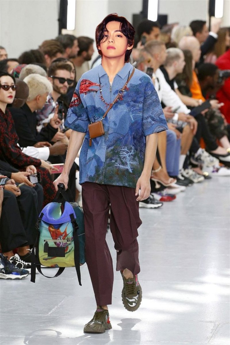 ㅤ
ㅤ
#BULLETPROOF Update.
07/14/2024

Finally he did it! #ANDARIAN first runway was successful. He looks so stunning in DanPiece's masterpiece. Congratulations, for your debut runway, captain! 🫡💜

#TSFW2024
ㅤ
ㅤ