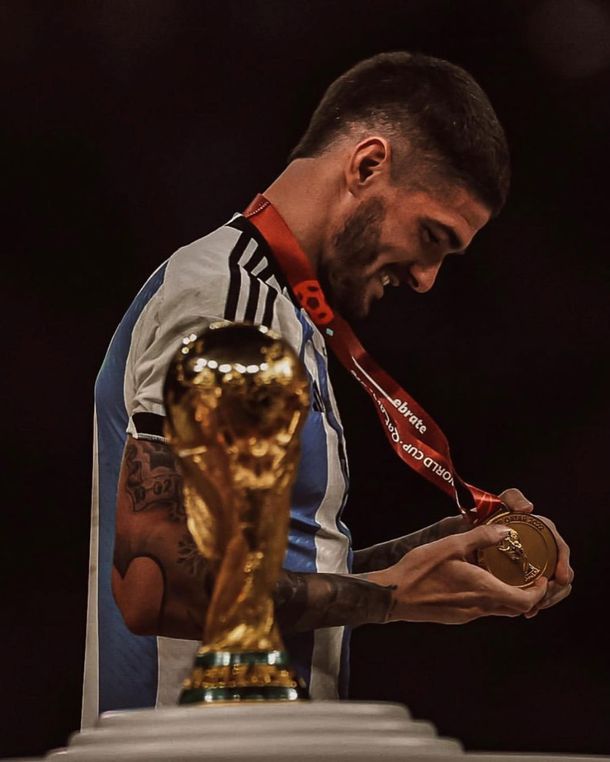 Hagan fila para chuparle la pija al mejor mediocampista del mundo. Los mexicanos y uruguayos me pueden saborear los huevos. Rodrigo Javier De Paul MALEDUCADOS DE MIERDA, RESPETEN