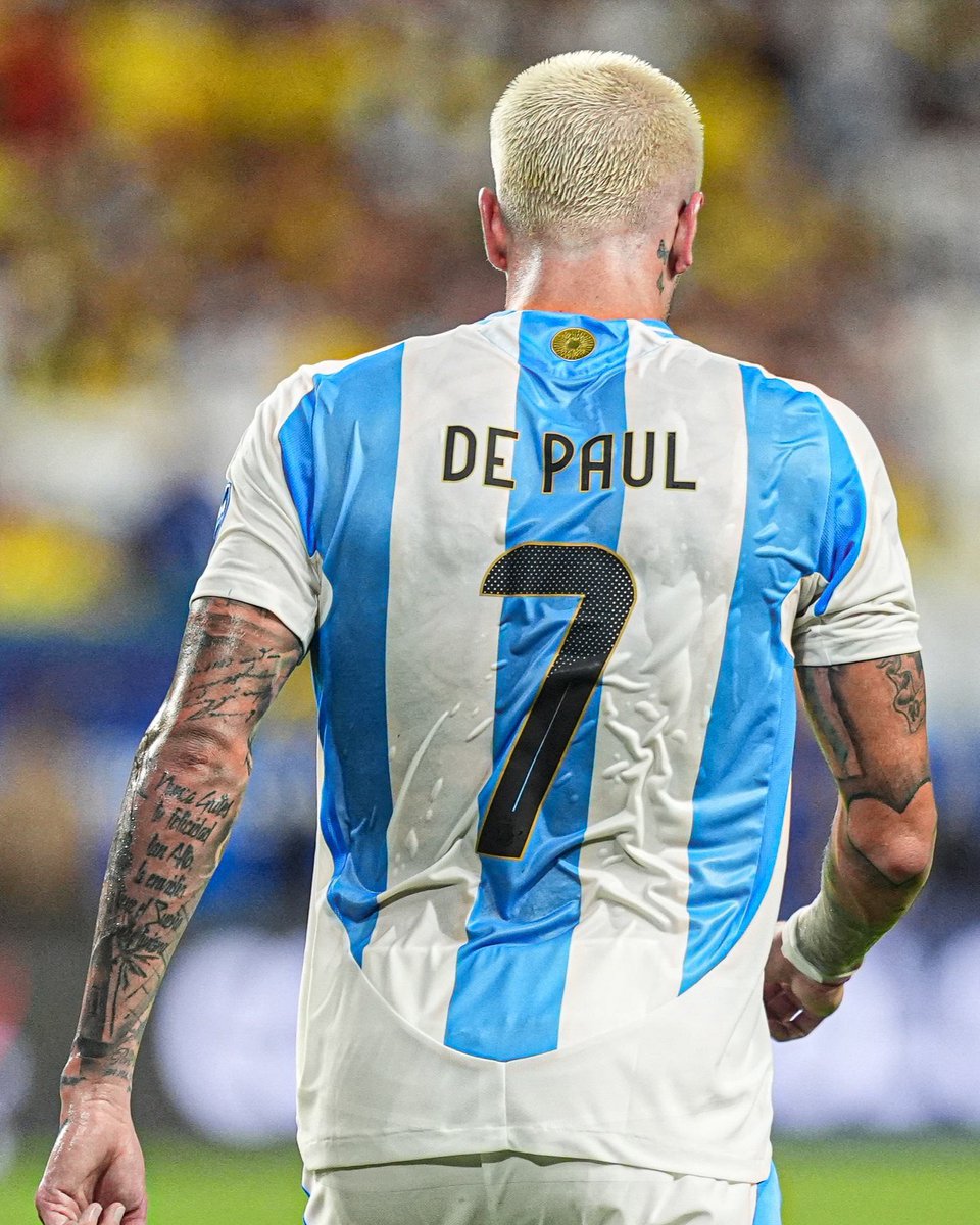 El futbolista que neutralizó completamente a Lucho Díaz. 

La figura total de la final. Dicen que Rodrigo De Paul sigue corriendo en el Hard Rock Stadium. 

Qué jugador.