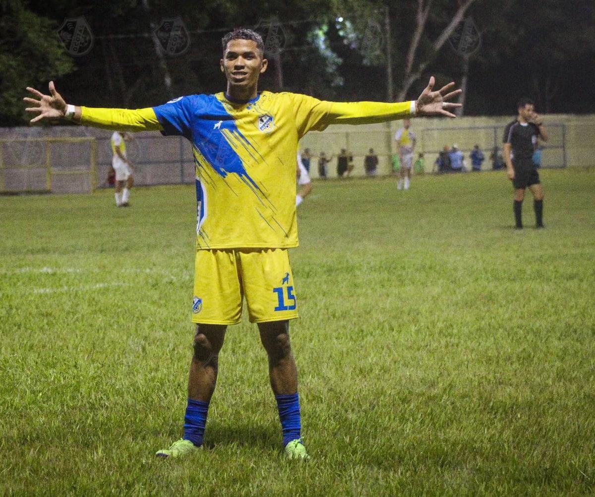 VerticalFutbol's tweet photo. Copa Primera 🇳🇮 || #PartidoRandom
CD Ocotal 2-1 Matagalpa FC
Con goles de Edwin Castro y Oscar Rosales el Club Ocotal venció al Matagalpa y toma ventaja en el juego de ida de las semifinales de la copa en Nicaragua.
#CopaPrimera https://t.co/nH2dBm8TJt