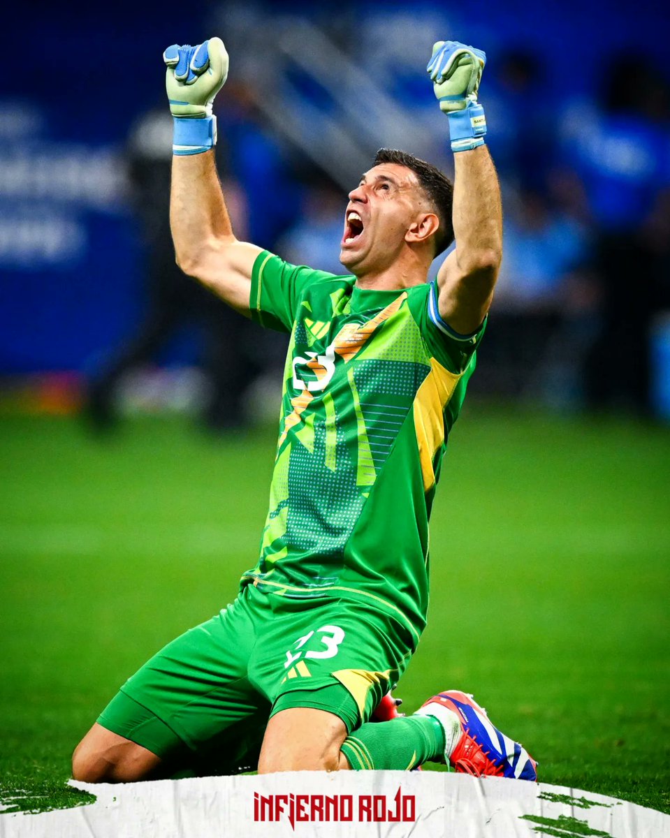 InfiernoRojo's tweet photo. ❤️🏆🇦🇷 Costumbre de ustedes que nos tienen acostumbrados a esto 🤩

👹 Con Dibu, con Taglia... la Selección ¡ES BICAMPEONA DE LA COPA AMÉRICA! https://t.co/szYS5cyrkc
