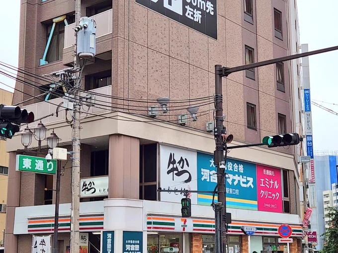 セブンイレブン見つけたらブロマイドチャレンジ5軒目! ジュンク堂近くの交差点のセブン。普段は行く用事がない おねショタのジュリアだ!!!