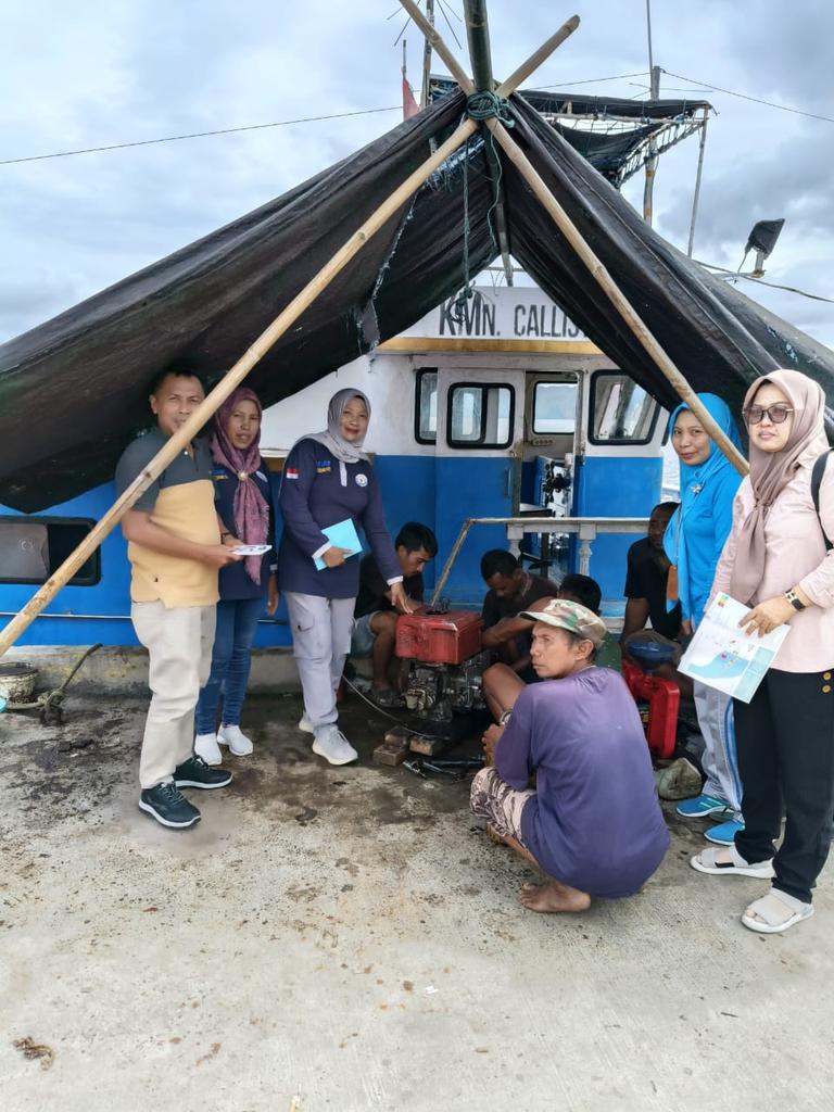 Rusmalarano's tweet photo. Kamis,11 Juli 2024,Rusmala A.Rano.luhkan kab Halsel,melaporkan kegiatan penyuluhan perawatan  Mesin Diesel bersama  penyuluh perikanan diDesa panamboang...
@Giatluhkansatminkalambon
@Luhlapor
@BP3_Ambon https://t.co/XUbDmIywxi