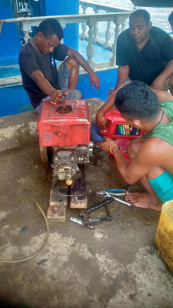 Rusmalarano's tweet photo. Kamis,11 Juli 2024,Rusmala A.Rano.luhkan kab Halsel,melaporkan kegiatan penyuluhan perawatan  Mesin Diesel bersama  penyuluh perikanan diDesa panamboang...
@Giatluhkansatminkalambon
@Luhlapor
@BP3_Ambon https://t.co/XUbDmIywxi
