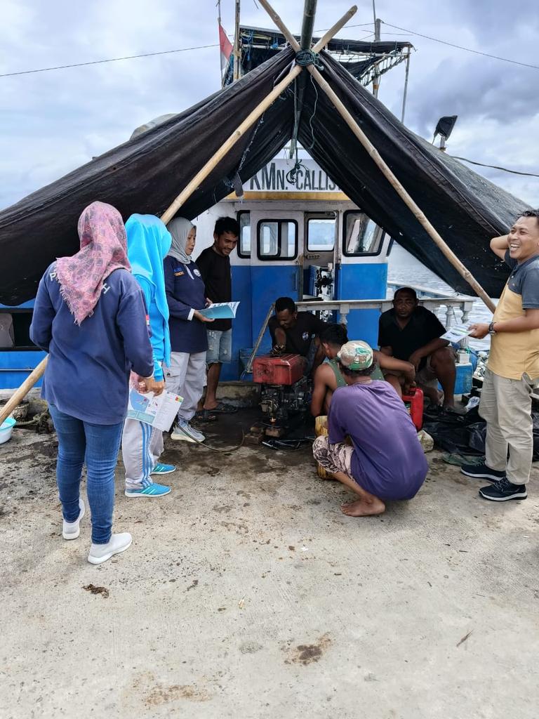 Rusmalarano's tweet photo. Kamis,11 Juli 2024,Rusmala A.Rano.luhkan kab Halsel,melaporkan kegiatan penyuluhan perawatan  Mesin Diesel bersama  penyuluh perikanan diDesa panamboang...
@Giatluhkansatminkalambon
@Luhlapor
@BP3_Ambon https://t.co/XUbDmIywxi