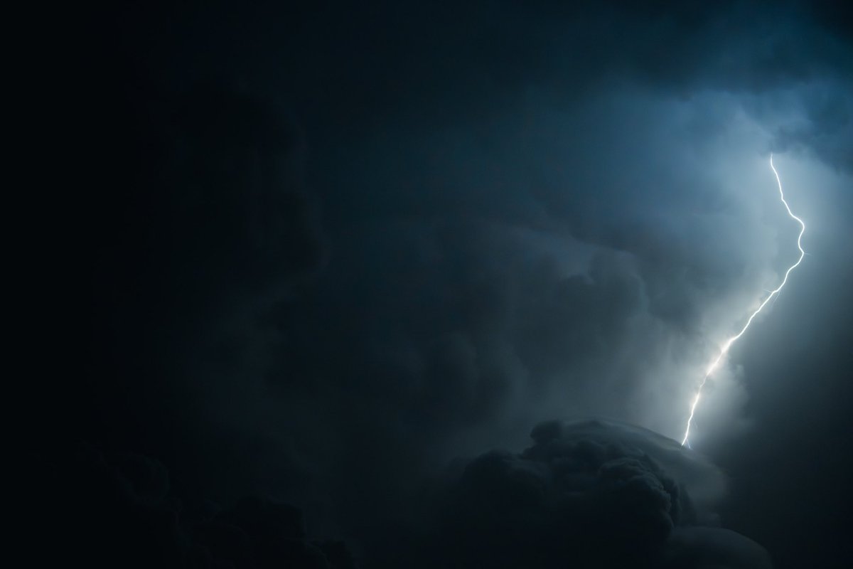 BryceEllPhoto's tweet image. Caught a wild lightning storm over Lake Pontchartrain while taking out the trash this evening. #nola #lawx