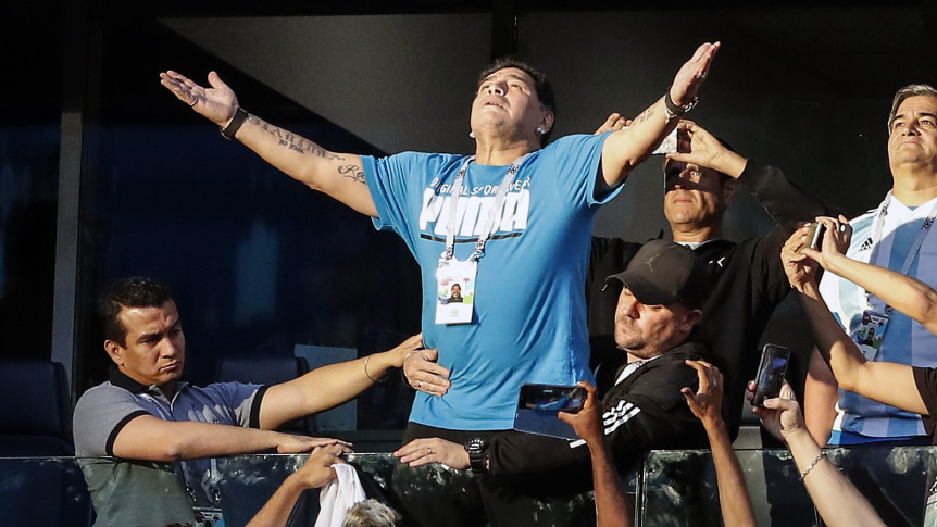 borja le rezaba a dios para que lo ayude y re que dios es este