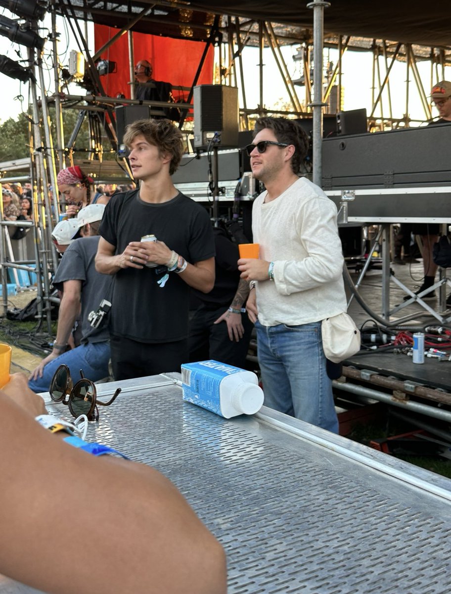 in honor of me seeing niall on tour front row THIS WEEEEEK, here is an unseen photo that i’ve been secretly holding on to where you can see his tummy from acl last year for my two niall mutuals