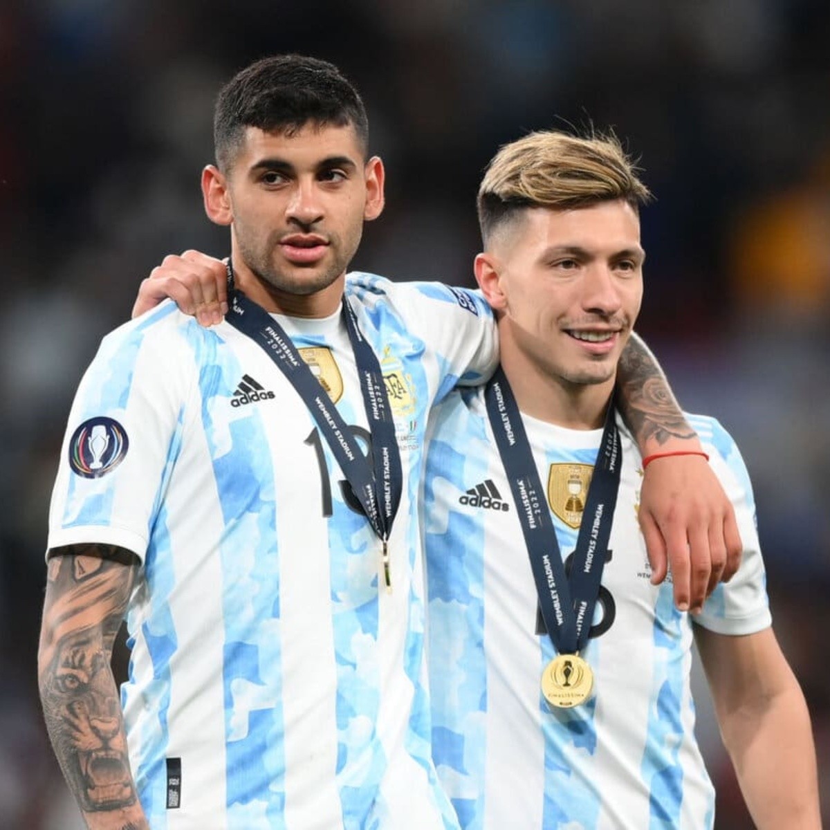 CheTottenham's tweet photo. No van a decir nada de los centrales de la concha de la madre que tenemos? 

Cuti Romero y Lisandro Martínez los mejores en su rubro y no se discute.
🏴‍☠️🔪
Gracias por defender siempre a la celeste y blanca. 🇦🇷♥️ https://t.co/fcDyCfyZep