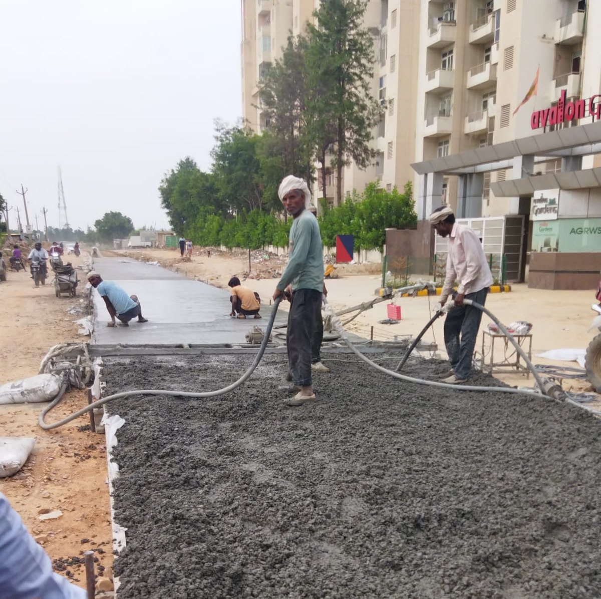 बीडा द्वारा भिवाडी के निवासियो के सुगम आवागमन हेतु मंषा चौक को एस.एच 25 तक जोडने वाली 30 मीटर रोड पर शेष सड़क निर्माण कार्य कराया जा रहा है। इसमे वंषिका हॉम्स से बाईपास सडक (एवोलॉन गार्डन तक) लगभग 200 मीटर लम्बाई मे सीसी सडक का निर्माण कार्य लगभग पुर्ण हो चुका है।
<a href="/DIPRRajasthan/">सूचना एवं जनसम्पर्क विभाग, राजस्थान सरकार</a>