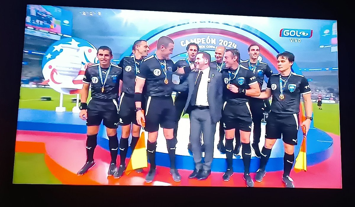 Chanchi777's tweet photo. La medalla para los malparidos de la final de la #CopaAmérica2024 es para...

(Encabeza el VAR). Los acompaña la #Conmebol, pero están escondidos. https://t.co/91N9ld1mhA