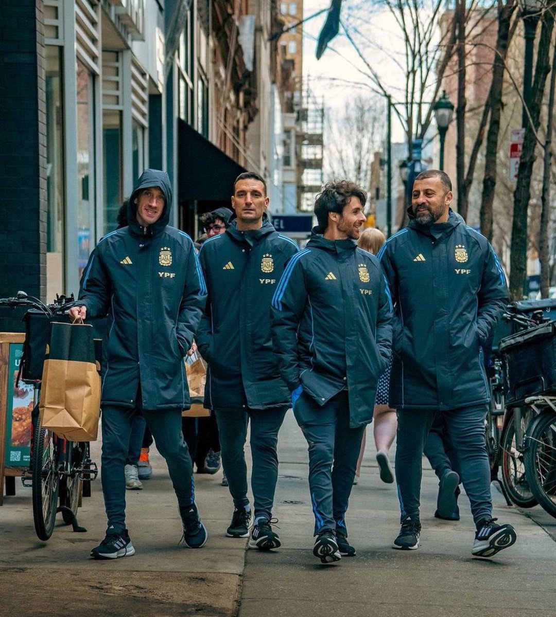-Necesito que la selección gane 4 campeonatos en 3 años (2 Copa América, 1 Mundial y una Finalissima)

- Conozco un grupo de personas que pueden ayudarte....

#C4MPEONES #CopaAmérica