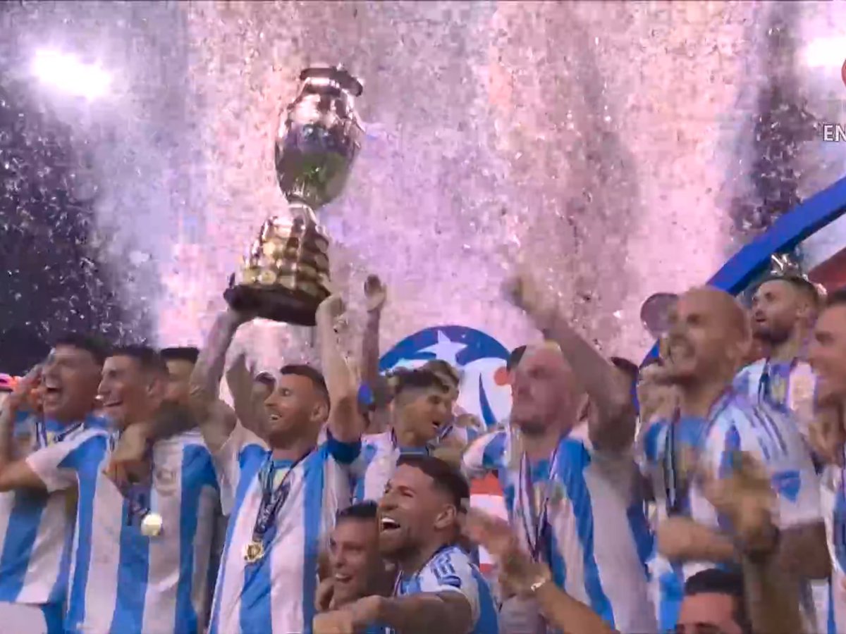redjose627's tweet photo. #URGENTE @Argentina gana la @CopaAmerica al imponerse al seleccionado de #Colombia 1 x 0, partido que sirve de despedida de la selección de @angeldimariajmm #Argentina https://t.co/u84plLVbeL