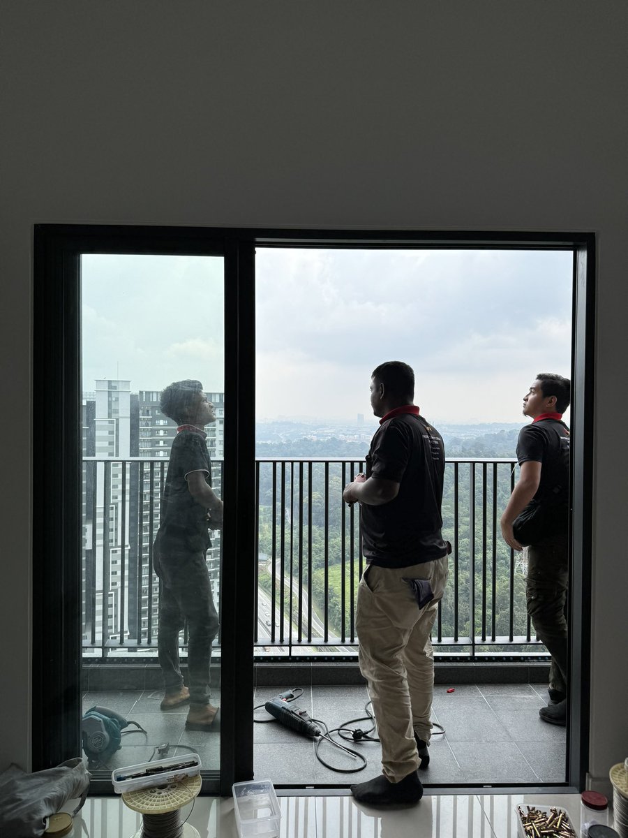Ashsukamakan's tweet photo. Invisible Grill ✅ 

Benda pertama kene buat kalau duduk rumah atas ni ☝🏻🥹 https://t.co/d3yOFrPm75