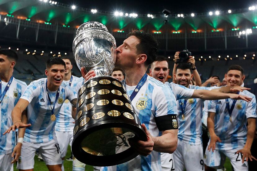 Football_Home10's tweet photo. Dream For Someone's Idol ❤️ 

#Conmebol #CopaAmérica #colombiavsargentina #Campeones #MessiDay https://t.co/8Vdguekmml