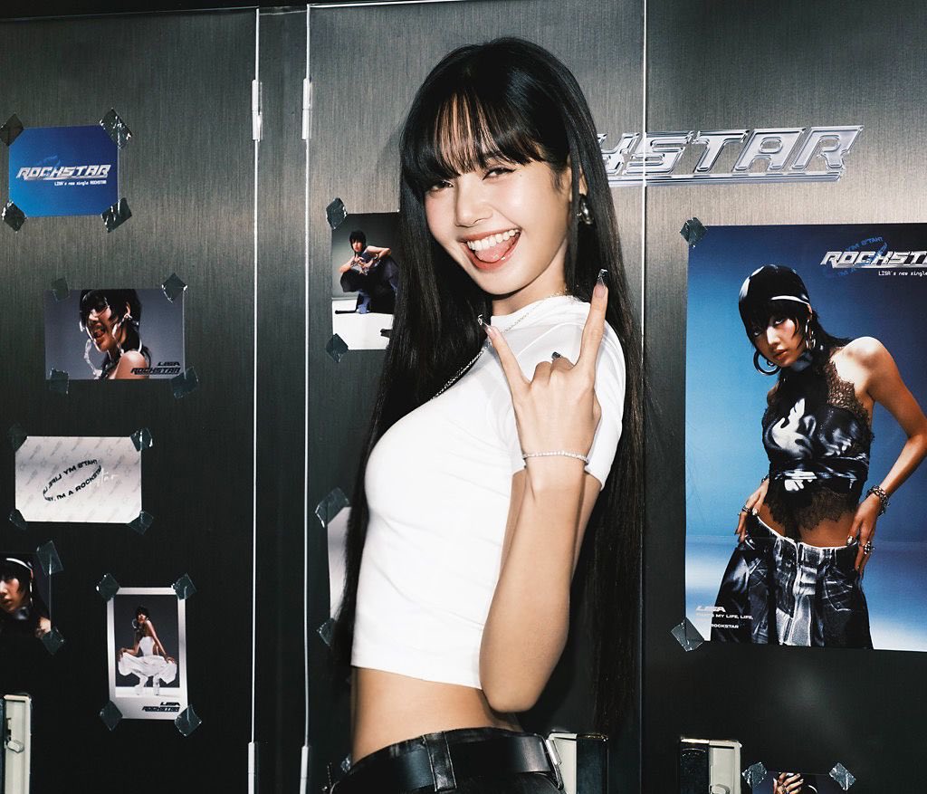 blackpinkbabo's tweet photo. LISA x ROCKSTAR POPUP IN SEOUL 💛 https://t.co/NA483PU2cF