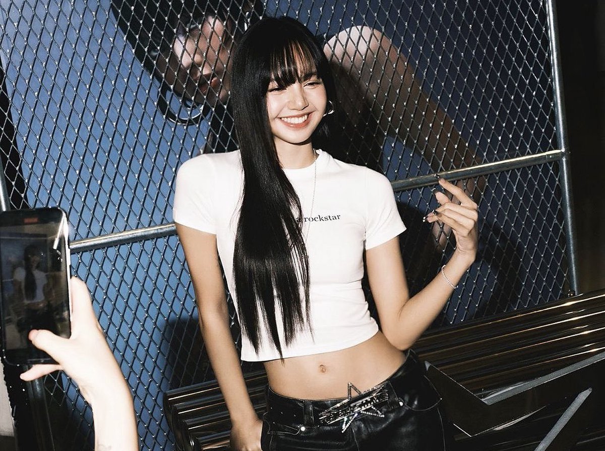 blackpinkbabo's tweet photo. LISA x ROCKSTAR POPUP IN SEOUL 💛 https://t.co/NA483PU2cF