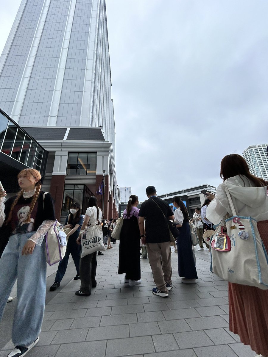 お取引予定の方こちらにいます💦来ていただけると助かります！😢